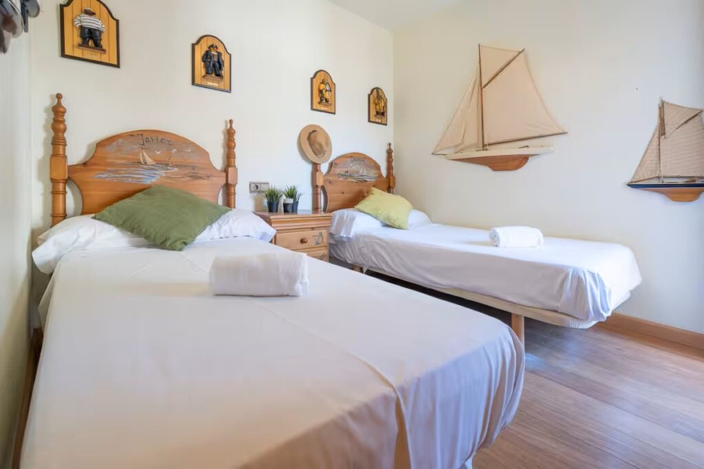 Slaapkamer met twee bedden