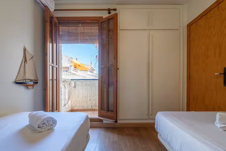 Slaapkamer met twee bedden